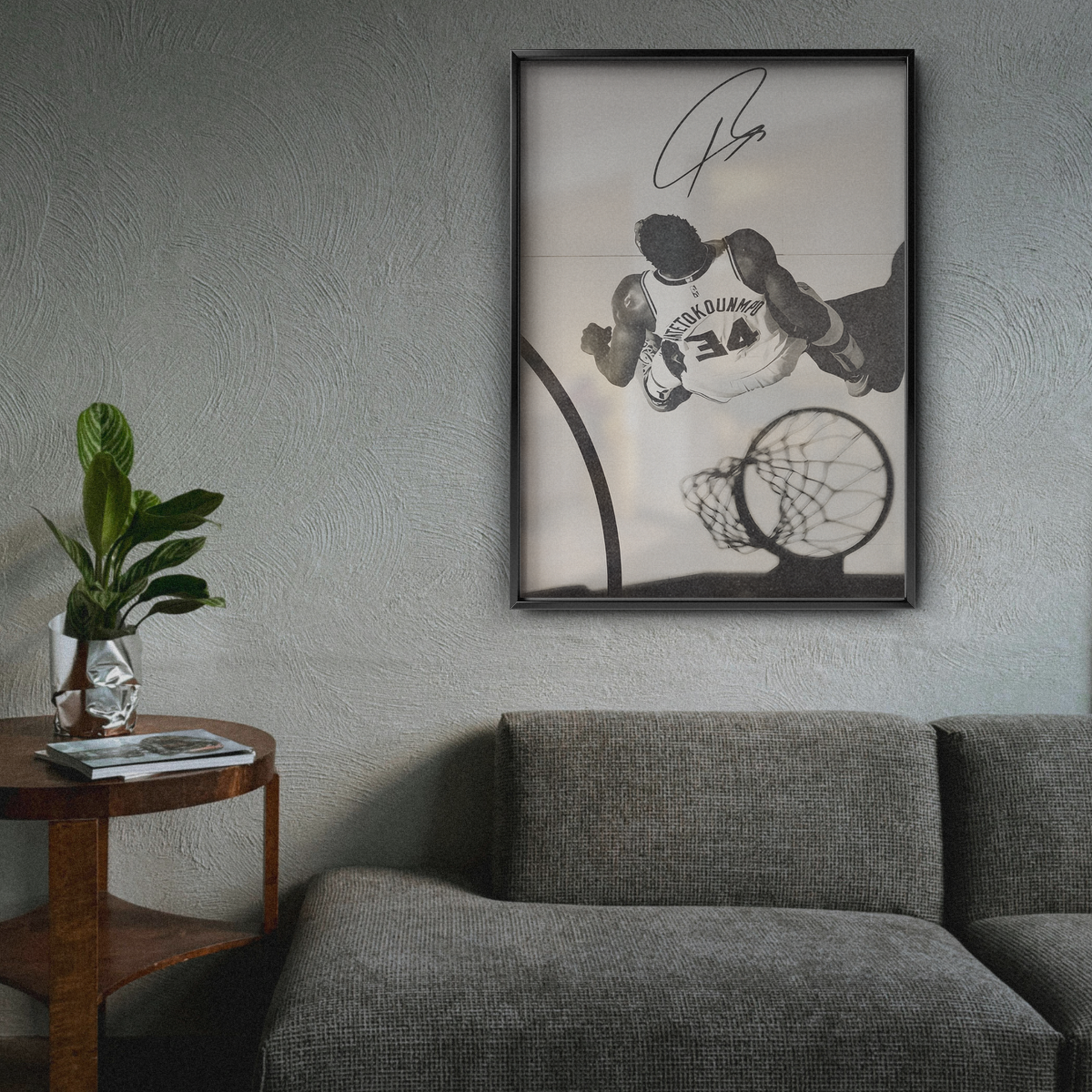 Giannis Antetokounmpo Milwaukee Bucks (#34) Overhead Dunk