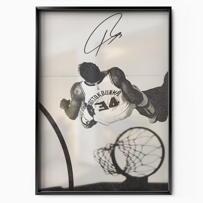 Giannis Antetokounmpo Milwaukee Bucks (#34) Overhead Dunk