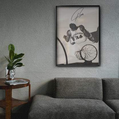 Giannis Antetokounmpo Milwaukee Bucks (#34) Overhead Dunk