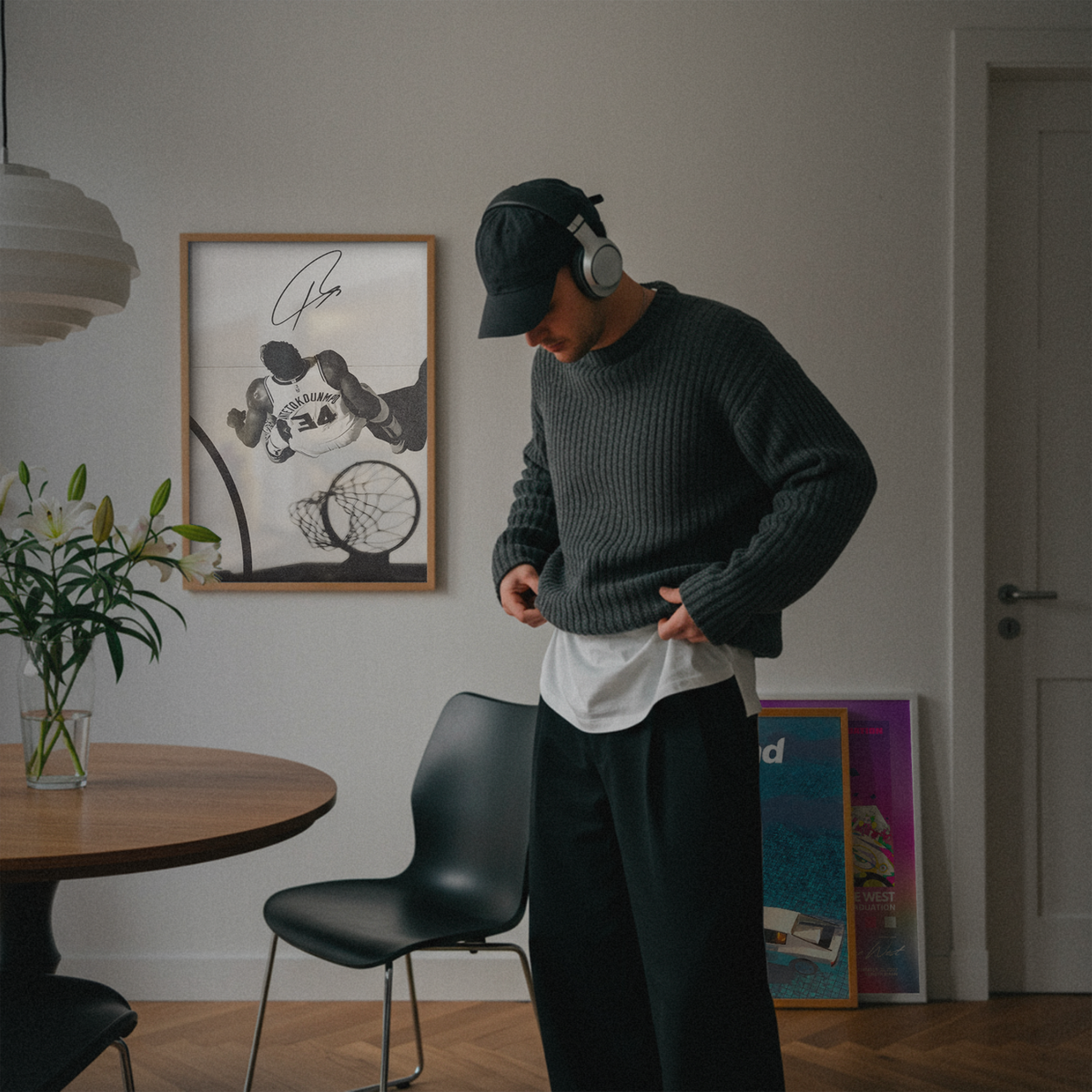 Giannis Antetokounmpo Milwaukee Bucks (#34) Overhead Dunk